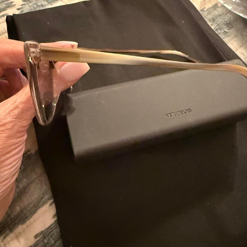 Vera Wang V496 DO Cat Eye Sunglasses Champagne Brown Gradient with Case